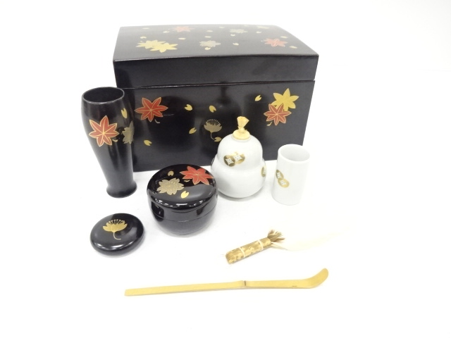 漆塗り蒔絵　雲錦　茶箱揃